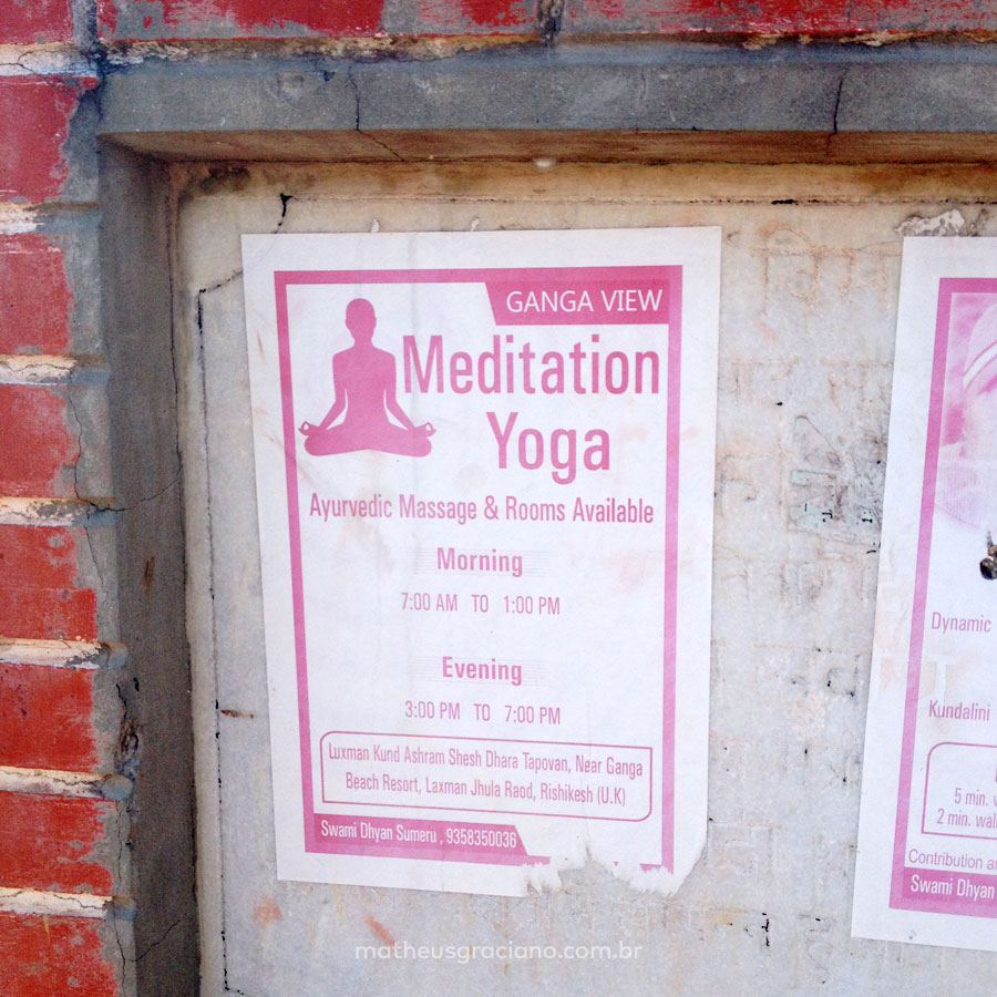 Cartaz de Yoga para Turistas em Rishikesh